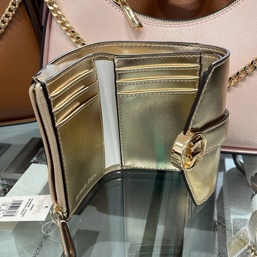MICHAEL KORS CARMEN MEDIUM LOGO AND FAUX LEATHER WALLET
PALE GOLD
NWT - Picture 10 of 16